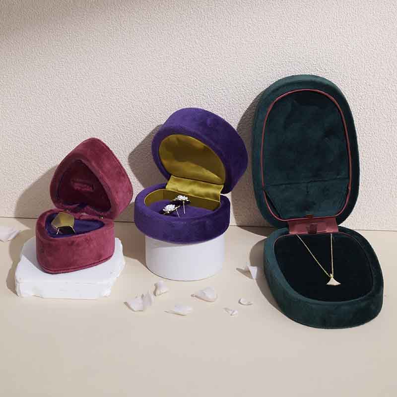 Custom Luxury Red Green Purple Velvet Ring Necklace Packaging Pendant Bracelet Bangle Jewelry Packaging Storage Box